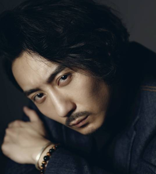 梁欢（中国内地男歌手、音乐制作人、导演、作家）