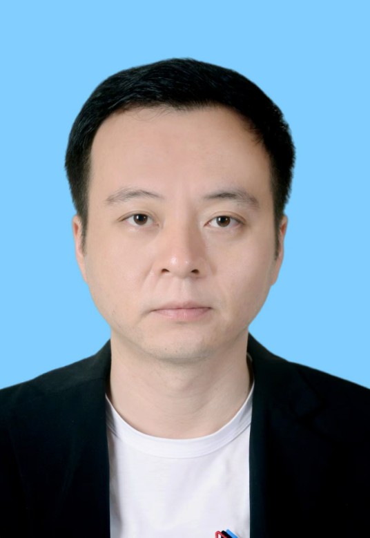 霍雨佳（贵州贵安新区管委会大数据和科技创新局副局长、贵州民族大学数据科学与信息工程学院副院长）
