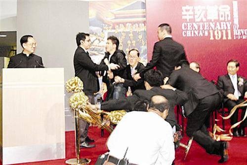 3·2曾荫权遇袭事件