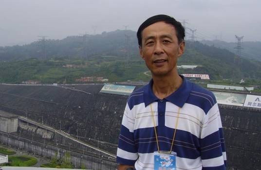 何平(重庆市长寿中学校教师)