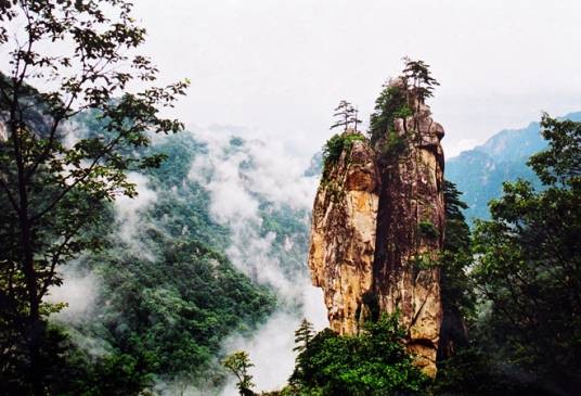 尧山（河南省鲁山县境内山脉）