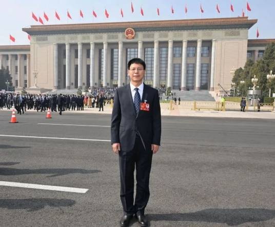 关东（第十四届全国人大代表）