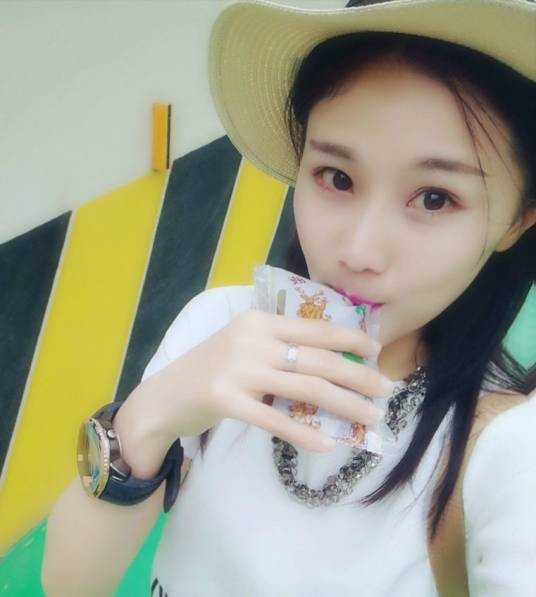 张松雪（中国华语女歌手）