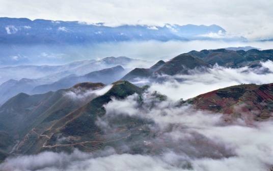 巫山（中国重庆市巫山县大巴山余脉的山脉）