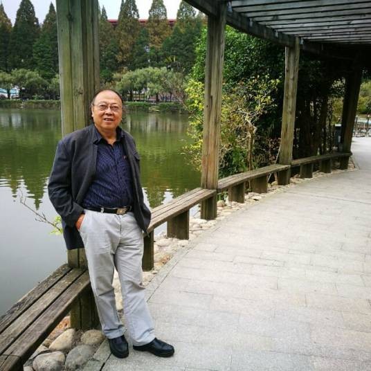王新伟（中国江西科技师范学院教授）