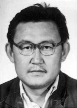 阿云嘎（内蒙古自治区文联第五、第六届主席）