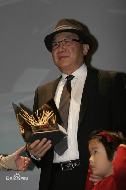 许冠文（中国香港男导演、制片人、香港演艺人协会创会会长）