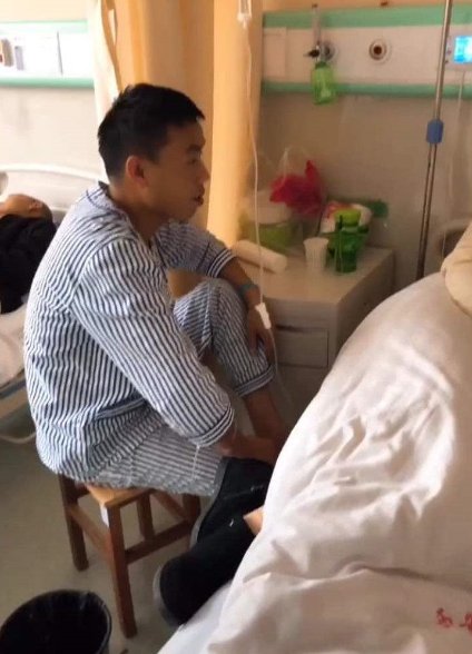 妻子陪护丈夫住院,在丈夫病床上独自酣睡,丈夫评价妻子心大,怎么理解?