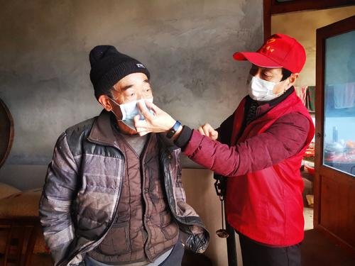 一名老人拒绝戴口罩遭乘客围殴,老人拒戴口罩理由是什么?
