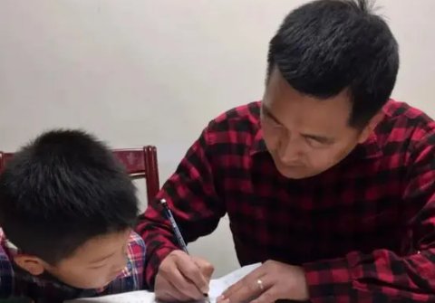 厨师爸爸手抄试卷，堪比印刷体，遇到这种情况你会选择手抄吗？