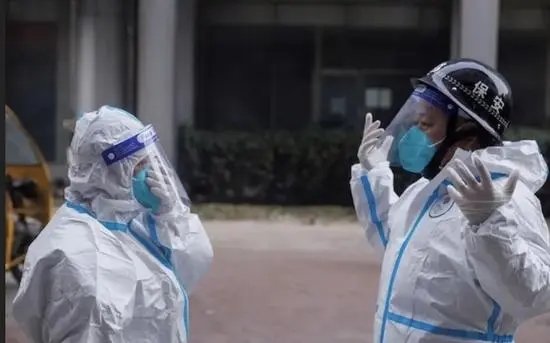保定“放开”后,医护感染多但无挤兑,这说明了什么?