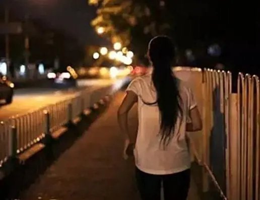三星为女子独自夜跑的广告道歉,你如何评价此广告?