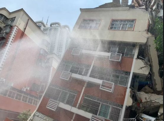 长沙倒塌楼房底商杨国福被埋,是否有人员被埋在楼底下?