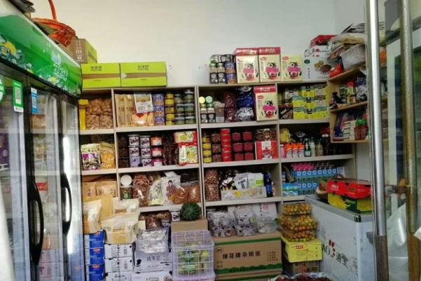 河南一农村小店因店名遭连锁集团起诉,你认为这家小店该怎么办?