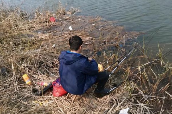 钓友违法钓鱼,逃跑摔伤索赔27万,法院是如何判决的呢?
