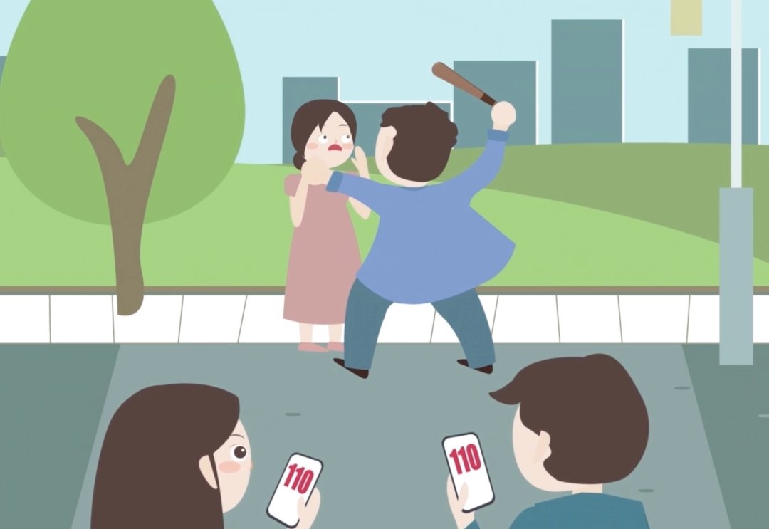 广西钦州公安通报夜宵摊打架：男子殴打女友，双方到底因何起的争执？