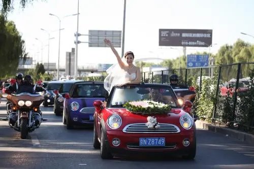 辽宁一婚礼摄像坐后备箱意外坠车,当场昏迷脑后出血严重,目前情况如何?