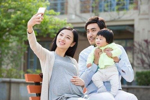我国二孩生育率明显提升,这说明了什么?