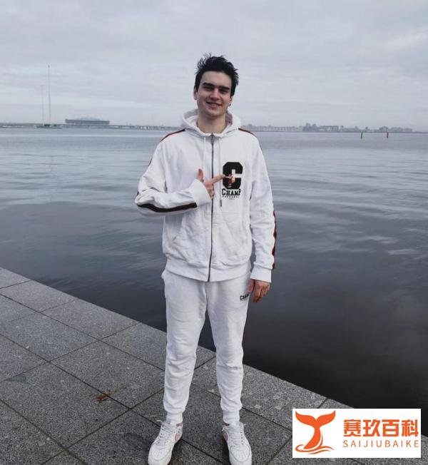 花滑女神莎莎官宣嫁人，年仅19岁！网友：印象中她还是个孩子