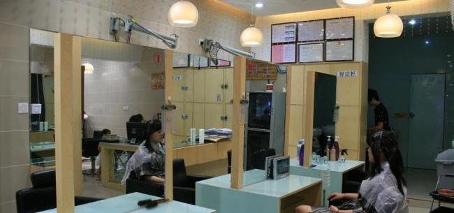 上海美发厅囚禁数十名女性12年，“美发厅”是什么地方？