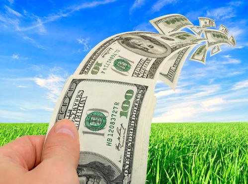 湖北宜昌一河道现大量现金，是故意遗弃还是不小心丢失？