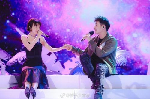 潘玮柏官宣结婚，吴昕点赞送祝福，他们之间真的没有爱过吗？