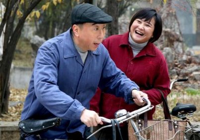 贾玲不再隐瞒，曝出结婚六年老公的真正身份，难怪贾玲能开公司，老公是谁？