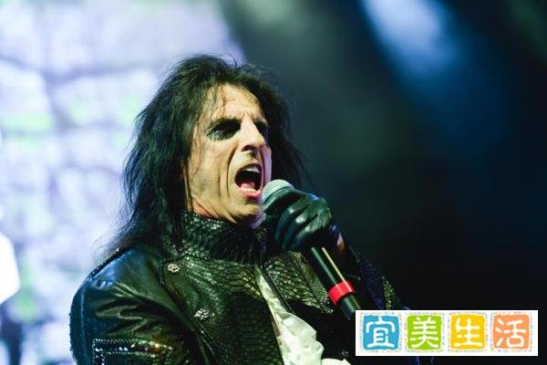 今日欧美圈：Lady Gaga公开恋情，大批新单即将来袭