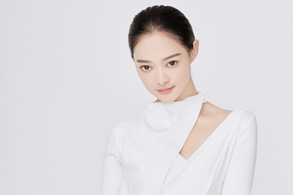 何琢言和赵丽颖同时夺冠，如今的何琢言过的怎么样？