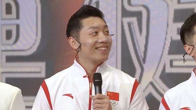 球迷喊许昕我爱你,马龙说你得摇号去,这是什么意思?