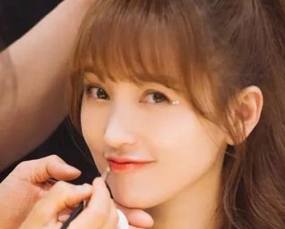 40岁金莎分享被00后搭讪后暗叹,日常她是如何保养自己的?