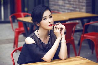 44岁杨明娜发文离婚，老公警告她别折腾儿子，爆料她婚内出轨，是真的吗？