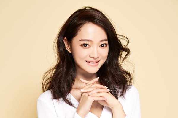何琢言和赵丽颖同时夺冠，如今的何琢言过的怎么样？