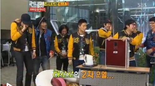 runningman里的一期两位嘉宾拘捕runningman成为自己的队员，而且一位嘉宾在新闻中暴露来参加runnigman