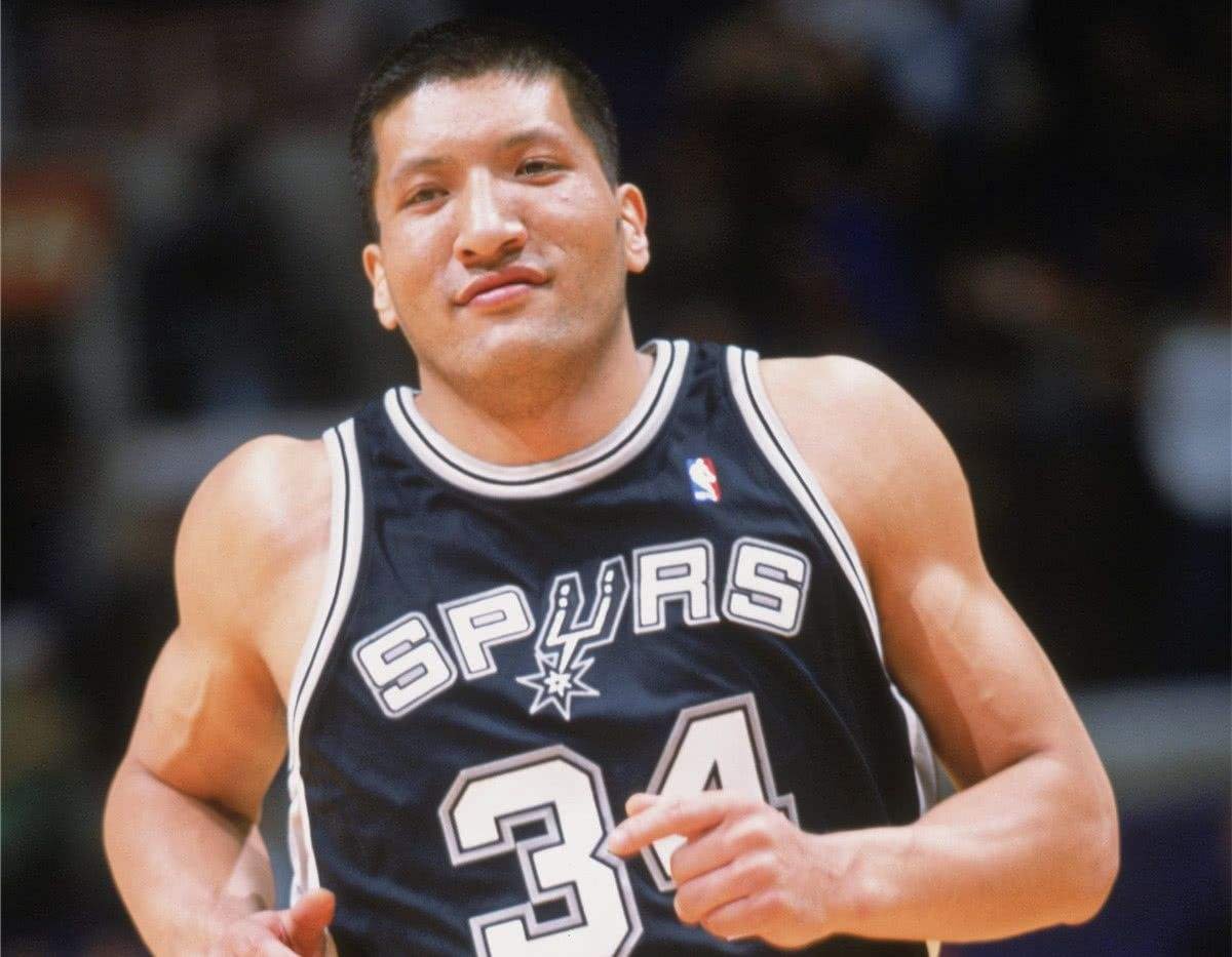 易建联NBA生涯最高得分为31分，那姚明、王治郅和巴特尔是多少分？