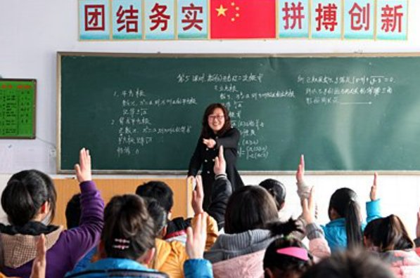 悠然自得用具体的情景表现出来如下？