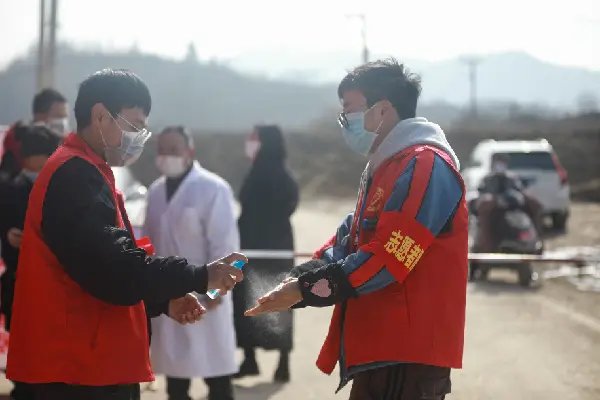 上海青浦疾控回应同一微信群判定次密接,具体是如何回应的?