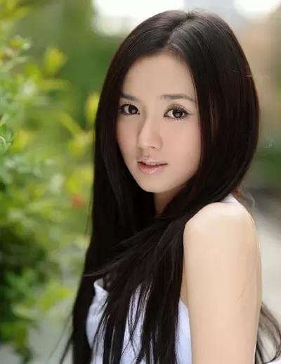 网传江铠同是一个富商的私生女,这是真的吗?