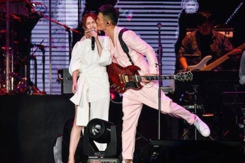 李荣浩同一张照片却配不同文案，粉丝们发现之后做了什么？