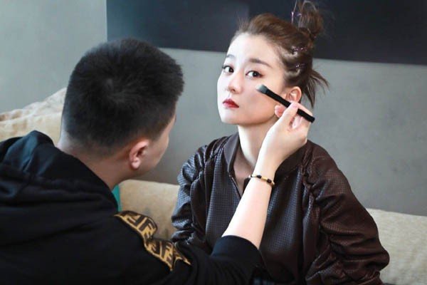 有哪些明星家里很有钱，是名副其实的富二代？