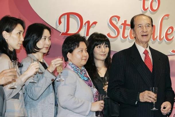 马云和赌王何鸿燊相比，你觉得谁更有钱？