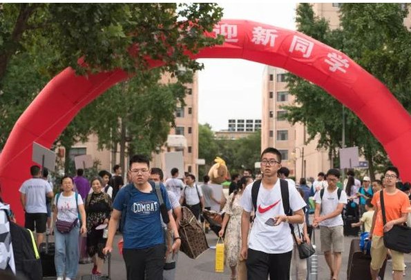 36岁新生报到被当成学生家长怎么说