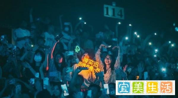 陈奕迅新专辑《CHIN UP!》正式上线 澳门站首唱新歌《社交恐惧癌》