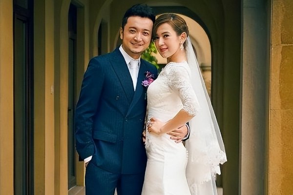 尼格买提妻子的个人资料