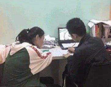 住家教师月薪两三万元
