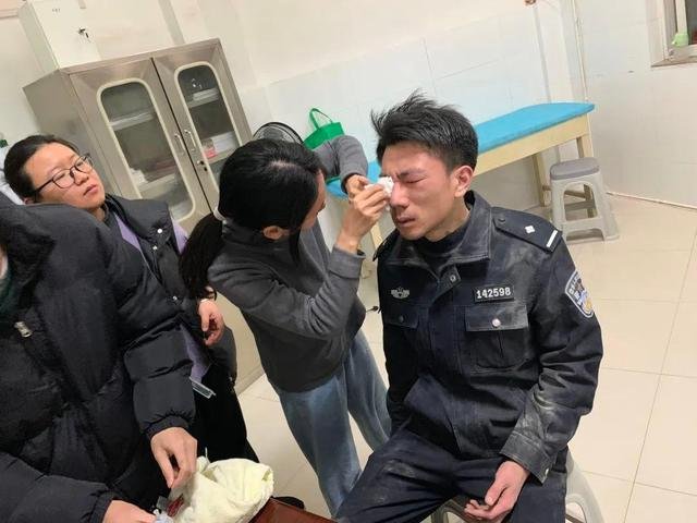 浙江95后的帅警官一夜白头,这是怎么回事?