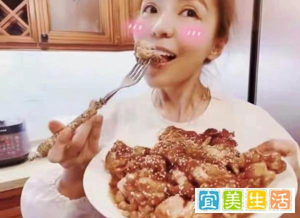朱迅与大8岁丈夫秀恩爱，男方曾是央视名嘴，如今名气不及妻子