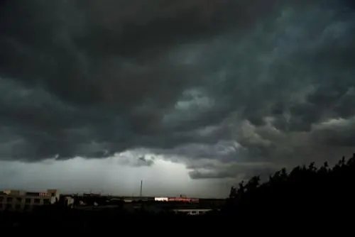 暴雨中的武汉市白昼如夜，最终结果怎样了？