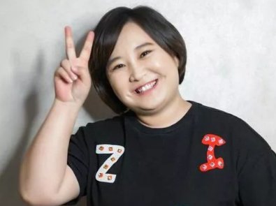 贾玲不再隐瞒，曝出结婚六年老公的真正身份，难怪贾玲能开公司，老公是谁？