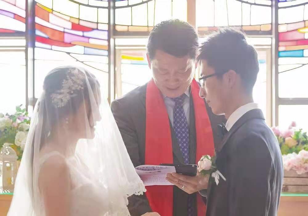 新郎拒读婚约誓词,质问新娘嫁不嫁,如果是你还愿意嫁吗?